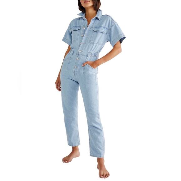 Free People Pants - NWT Free People Marci Denim Jumpsuit in "Clear Skies" Light Wash Size XS
